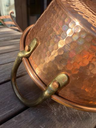 Cacerola de cobre martillado con asas