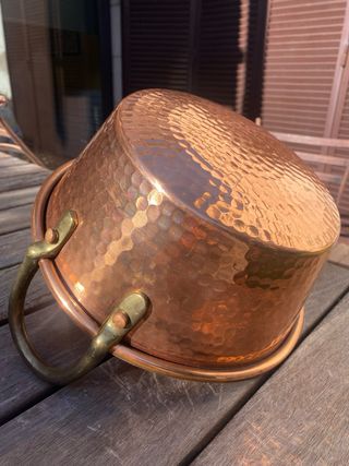 Cacerola de cobre martillado con asas