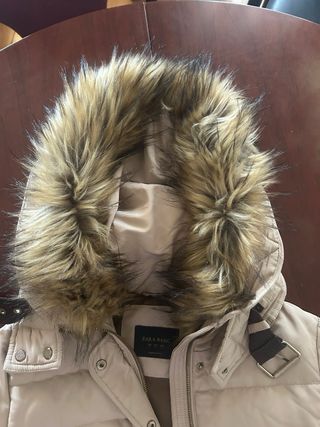 Abrigo Zara Beige con Capucha y Pelo