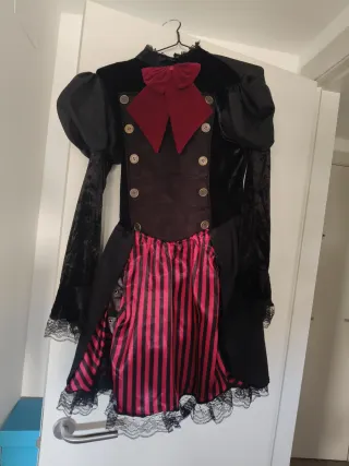 Disfraz gótico mujer negro y rojo