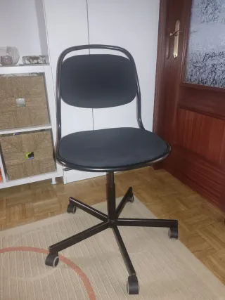Silla de escritorio Ikea Orfjall negra en Gijón