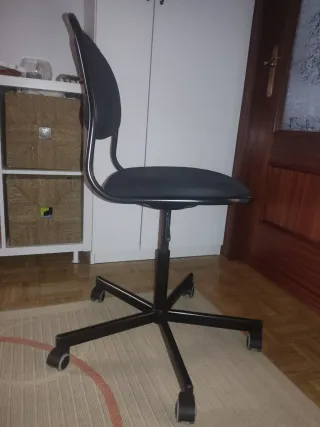 Silla de escritorio Ikea Orfjall negra en Gijón
