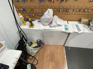 Armario de madera y plástico