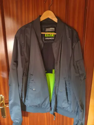 Cazadora fina True Originals gris