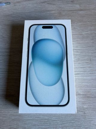 iPhone 15 con funda MagSafe transparente