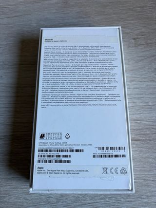 iPhone 15 con funda MagSafe transparente
