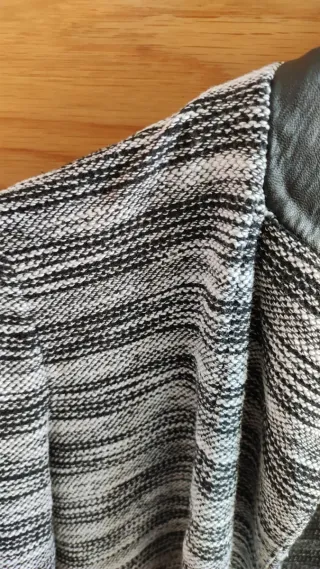 Americana tejida con cuello de piel sintética