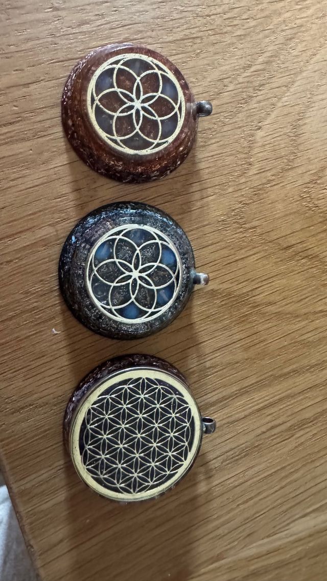 3 Colgantes de Orgonita 10€