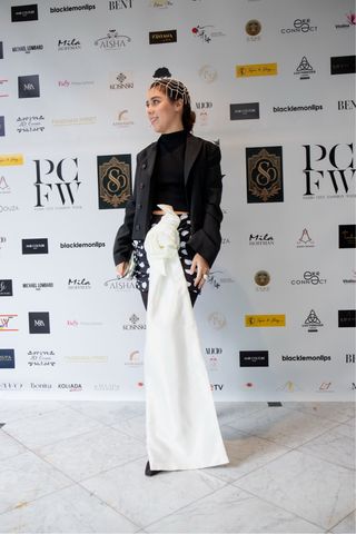 Falda fiesta lunares blanco y negro