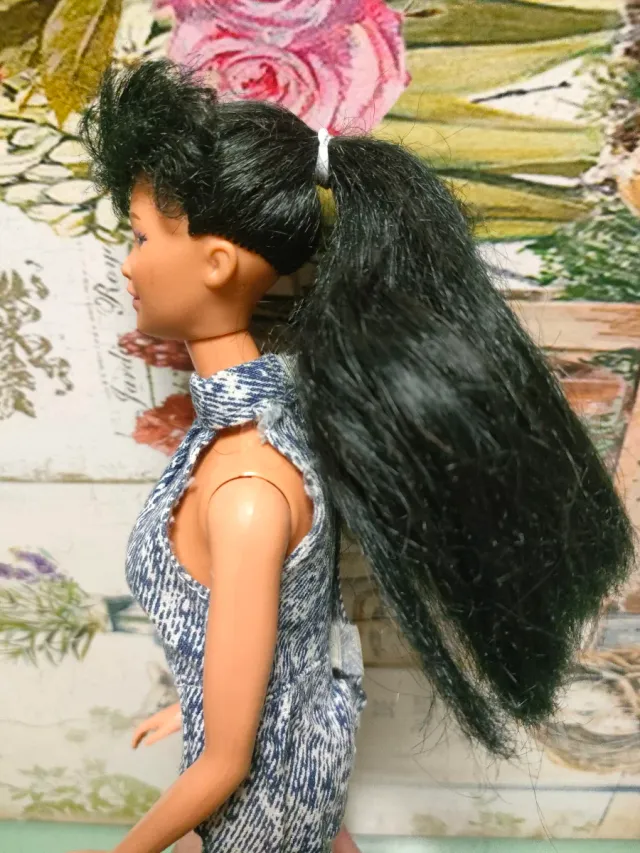 Barbie asiática Kira o miko