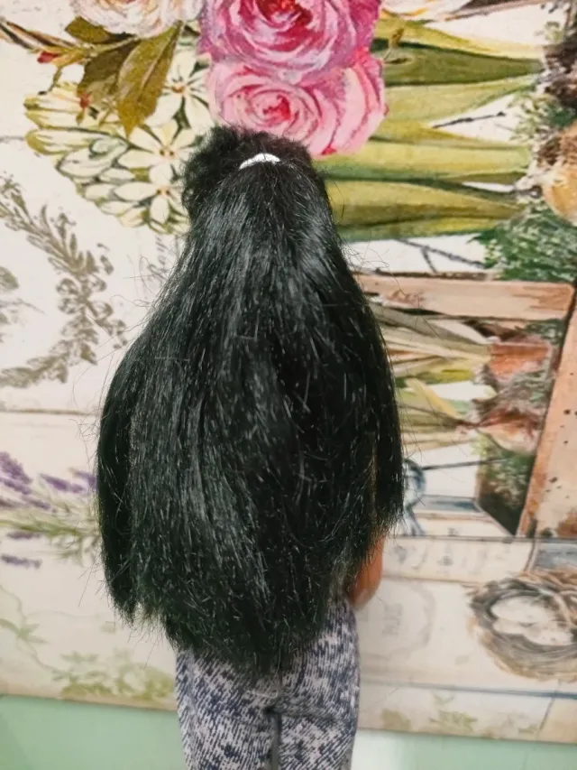 Barbie asiática Kira o miko