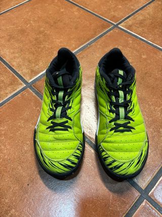 Zapatillas fútbol sala verdes y negras
