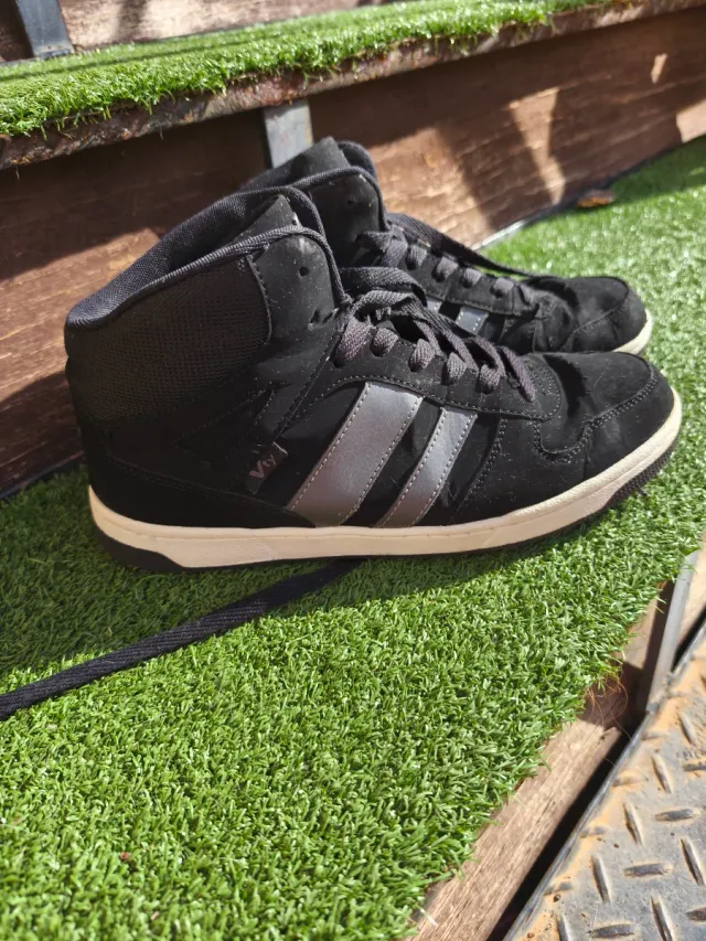 Botas altas Vty negras y grises