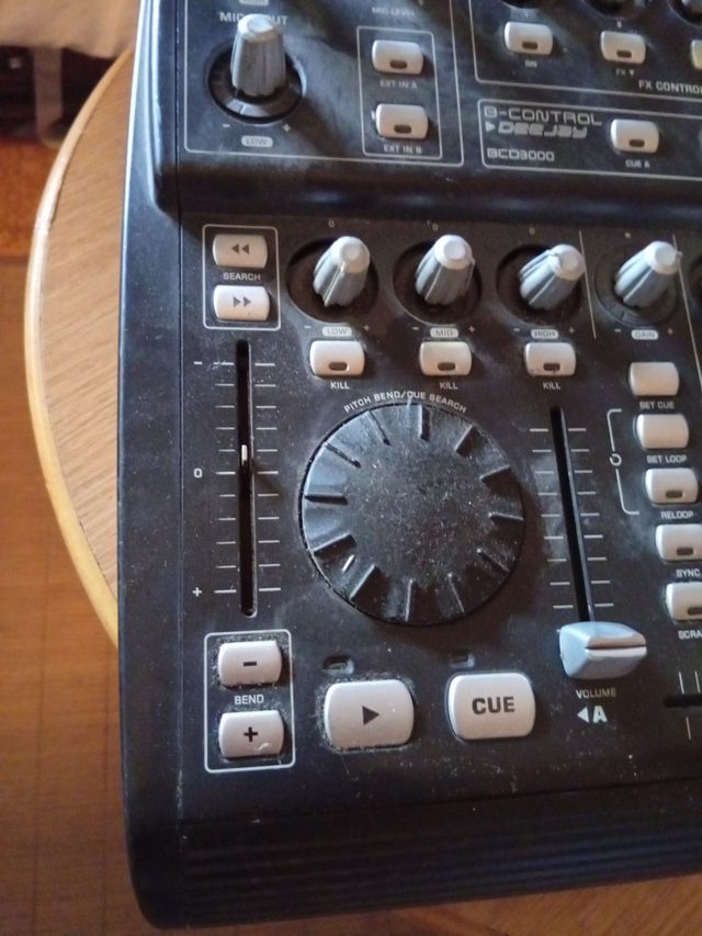 Mesa de mezclas Behringer DJ