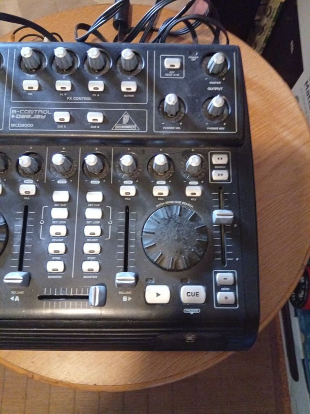 Mesa de mezclas Behringer DJ