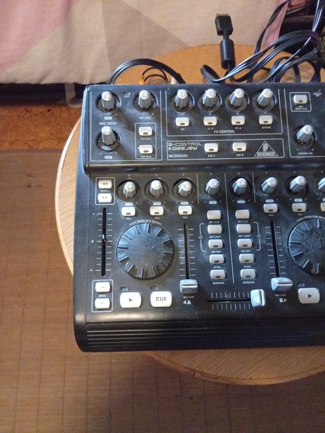 Mesa de mezclas Behringer DJ