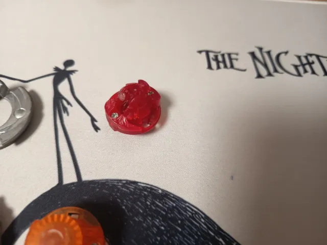 Geist Fafnir e Requiem Spryzen Beyblade