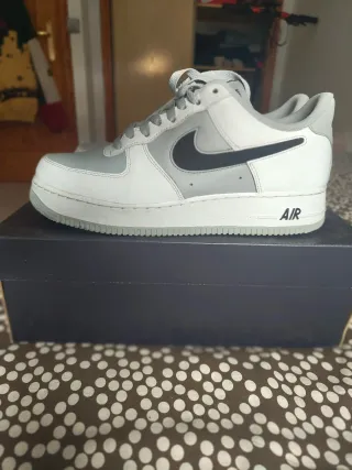 Nike Air Force 1 Gris y Blanco