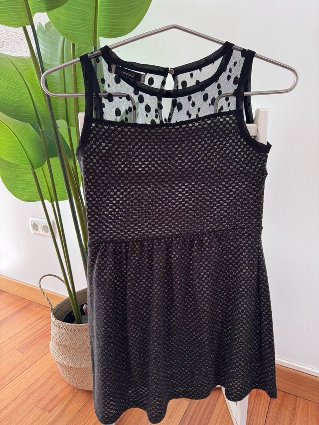 Vestido de cóctel negro con lunares