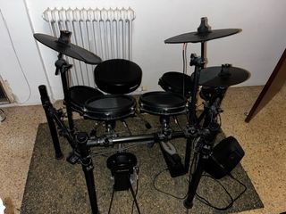 Batería Electrónica Alesis DM7X Kit
