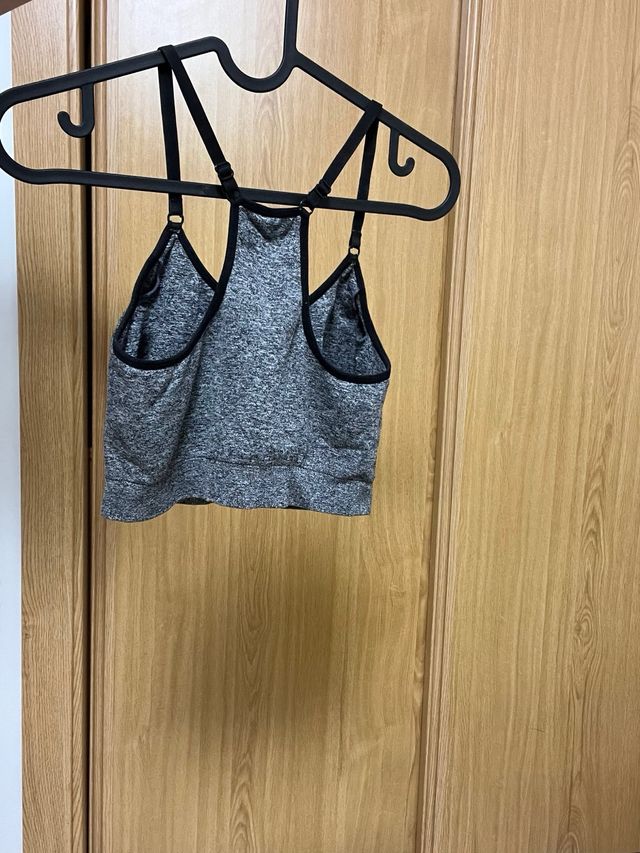 Top deportivo gris cruzado Talla S