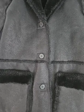 Abrigo Zara Piel Sintética y Pelo Negro reversible