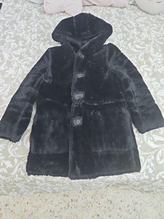 Abrigo Zara Piel Sintética y Pelo Negro reversible