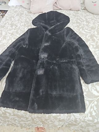 Abrigo Zara Piel Sintética y Pelo Negro reversible