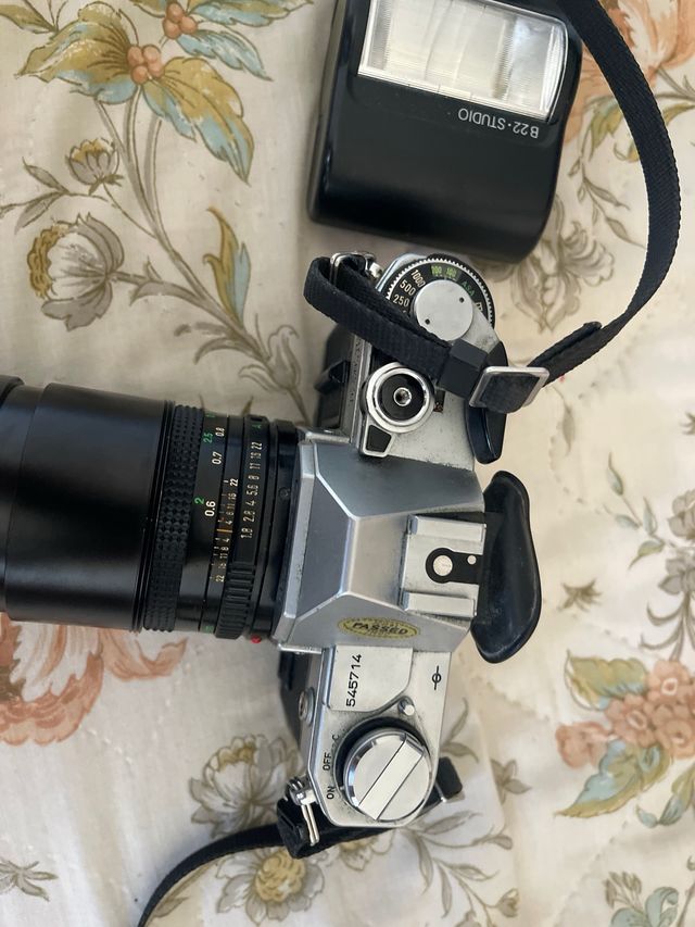 Cámara Canon AT-1 con lente FD 50mm