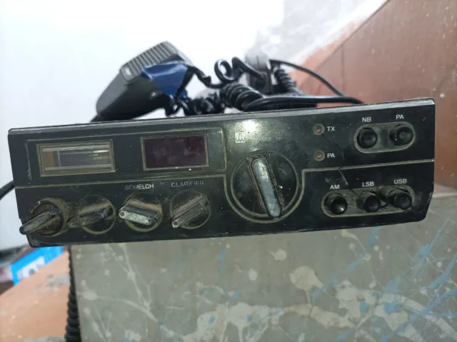 Emisora Radio Uniden + Amplificador