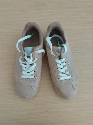 Zapatillas deportivas beige y rosa