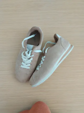 Zapatillas deportivas beige y rosa