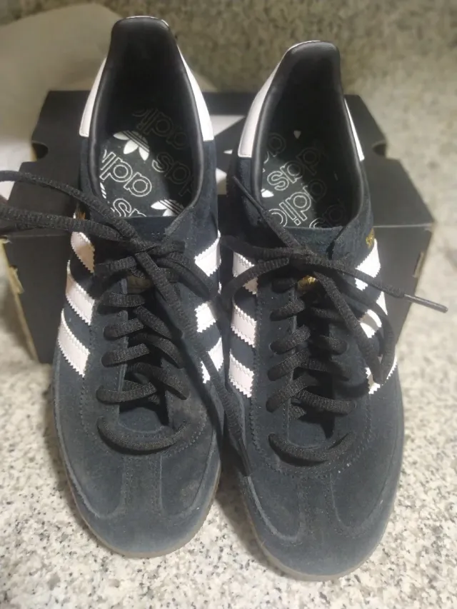 Zapatillas Adidas Spezial Negras y Blancas