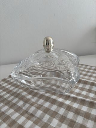 Bombonera de cristal con detalle de plata