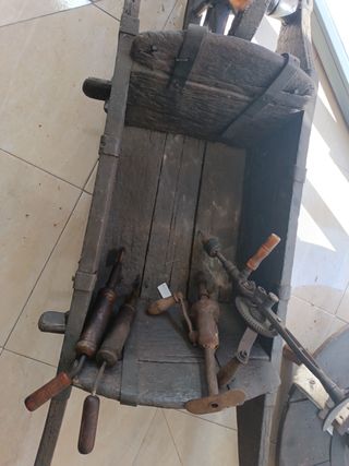 Carro comedero antiguo para animales