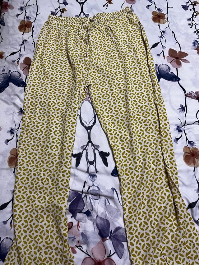 Pantalón de lino verde oliva y blanco