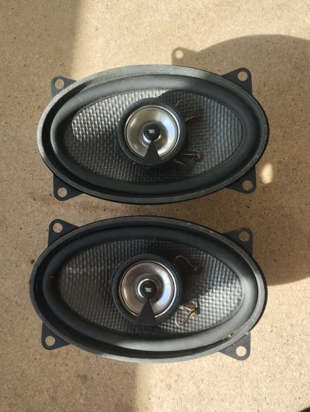 4 altoparlanti JBL ovali neri