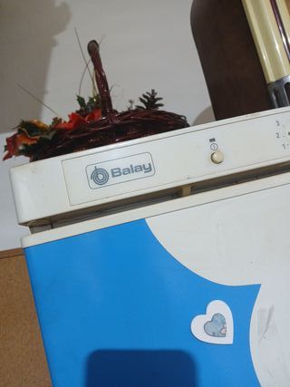 Nevera y congelador con diseño  de Agatha ruiz