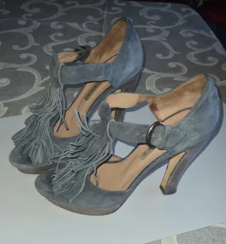 Scarpe donna con frange grigie