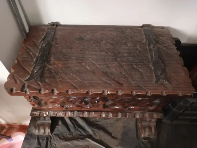 Baúl de Madera Tallada.
Precio negociable.