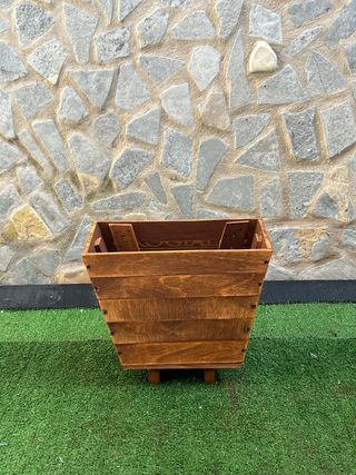 Fioriera rialzata in legno