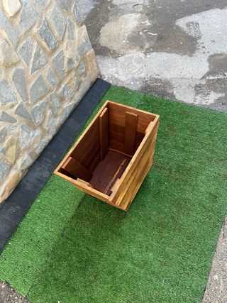 Fioriera rialzata in legno