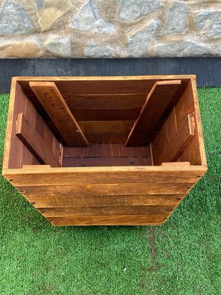 Fioriera rialzata in legno