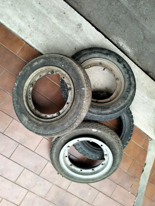 Gomme e cerchi Ape 50