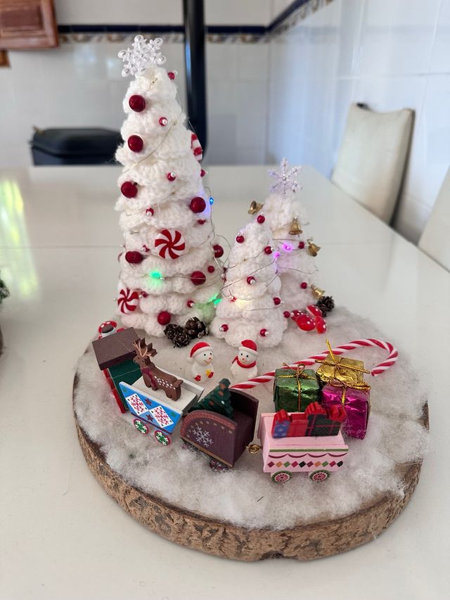 Adorno Navideño Árboles y Tren Navideño