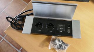 Base de enchufes de sobremesa con USB, HDMI, RJ-45