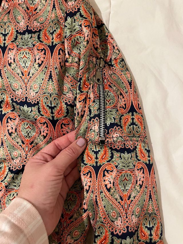 Chaqueta bomber estampada