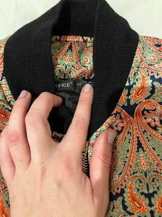 Chaqueta bomber estampada