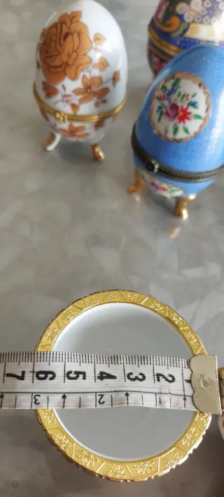 Uova portagioie in porcellana