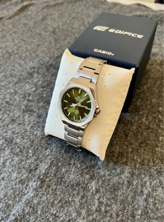 Reloj Casio Edifice Esfera Verde Correa Plateada